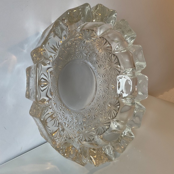 Vintage Heavy Glass Ashtray or Bowl with Candle - Starburst Daisy Pattern - Picture 11 of 14